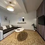 - 2 - Centre - Netflix * Carcassonne